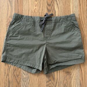 Eddie Bauer Women's Shorts sz 12 Cotton 5" Inseam Specially Dyed Olive Green